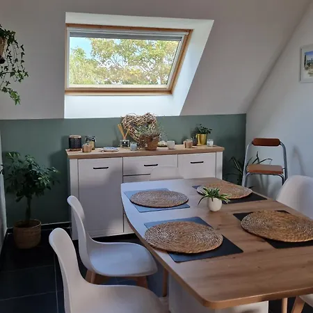 F2 Apartment *