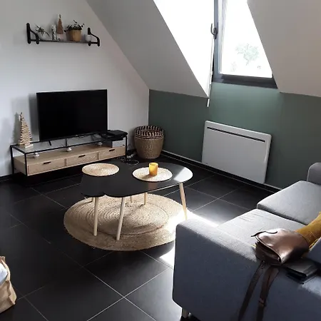 F2 Apartment *